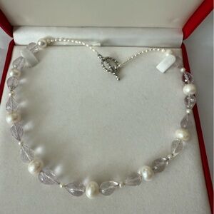 Elegant Pearl and Crystal Necklace